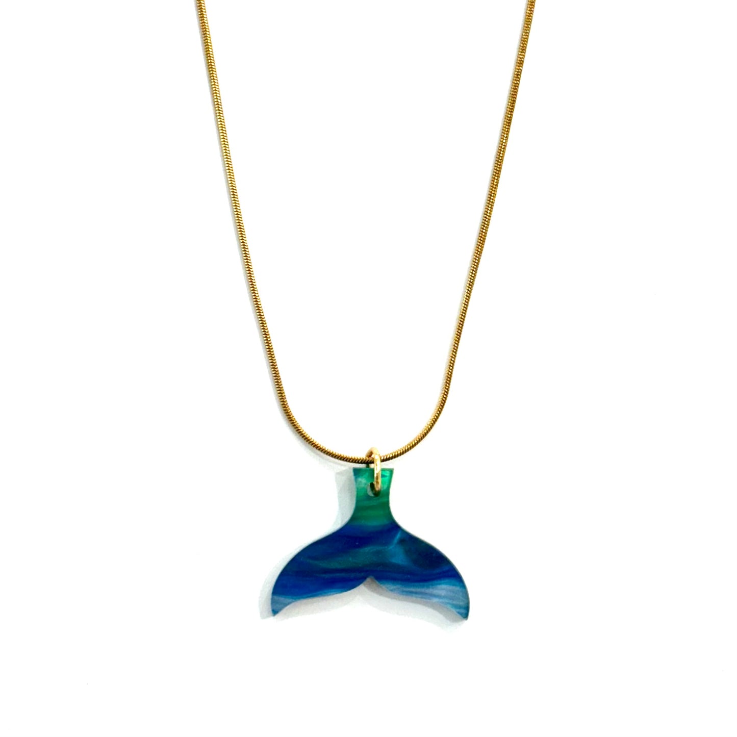 Collar cola de ballena