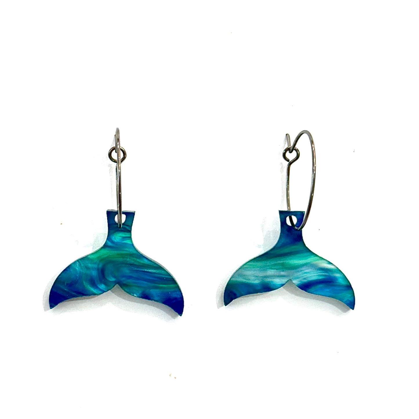 Pendientes cola de ballena reflejos azul y verde