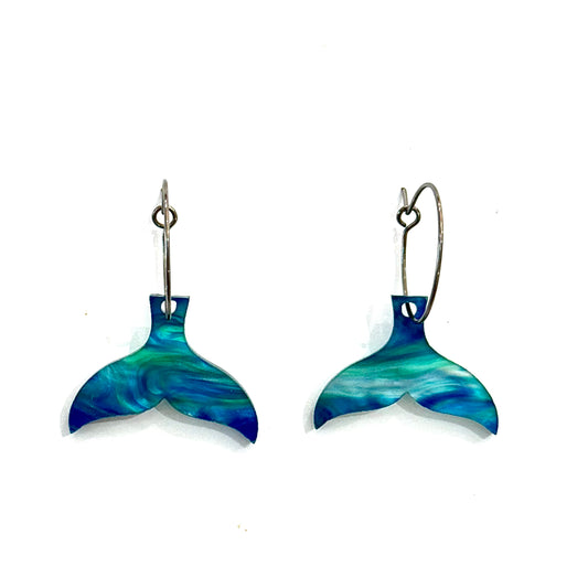 Pendientes cola de ballena reflejos azul y verde