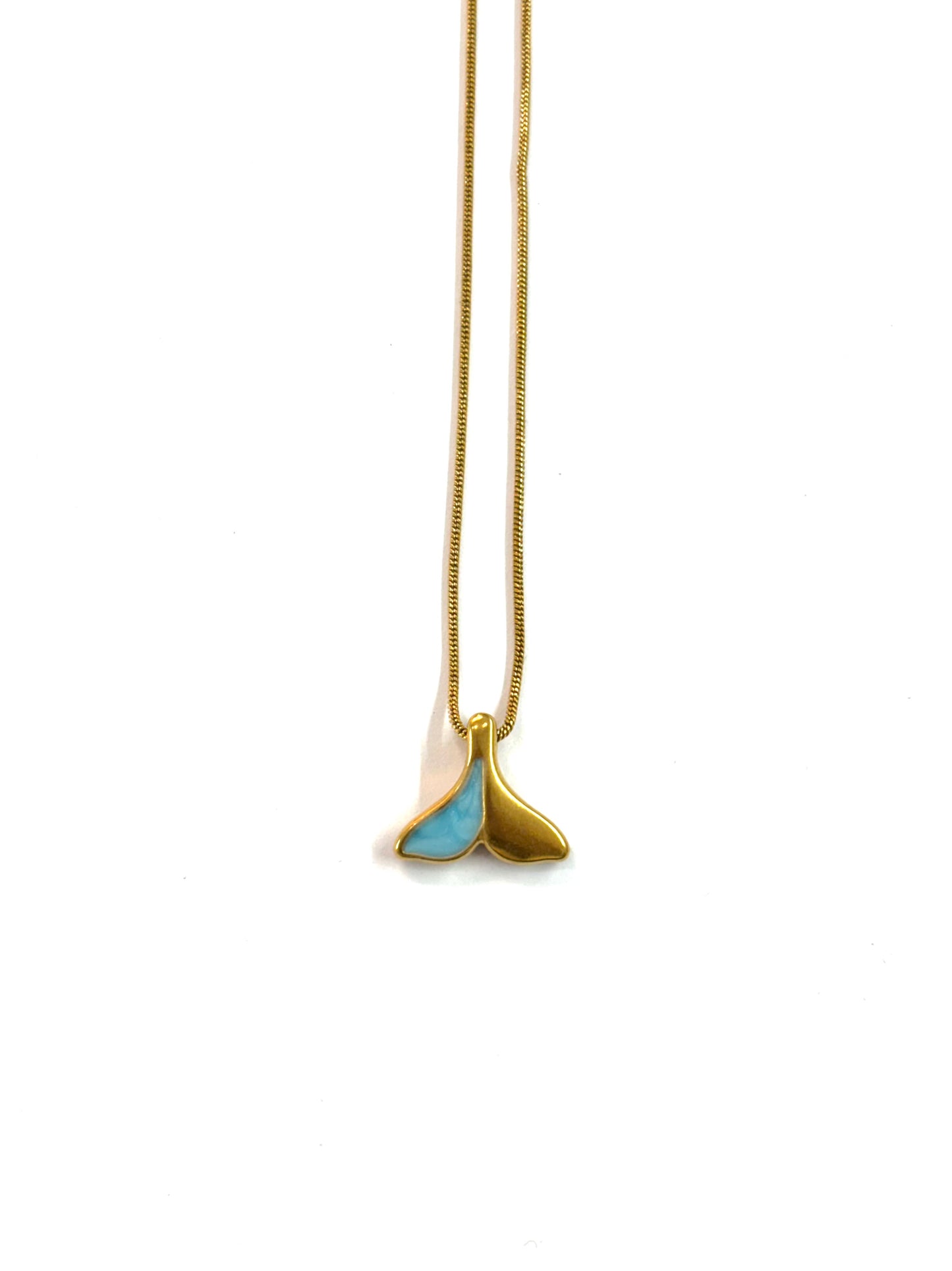 Collar cola de ballena mitad azul