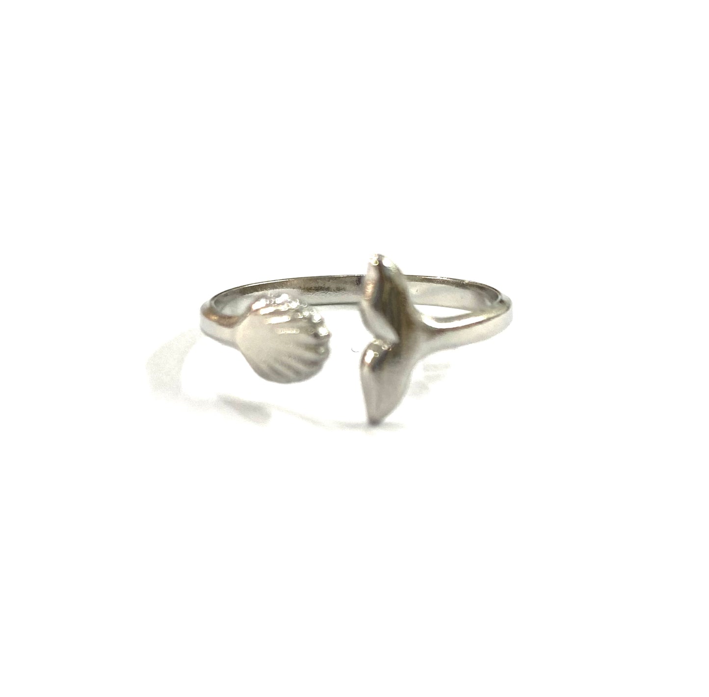 Anillo cola de ballena y concha mini