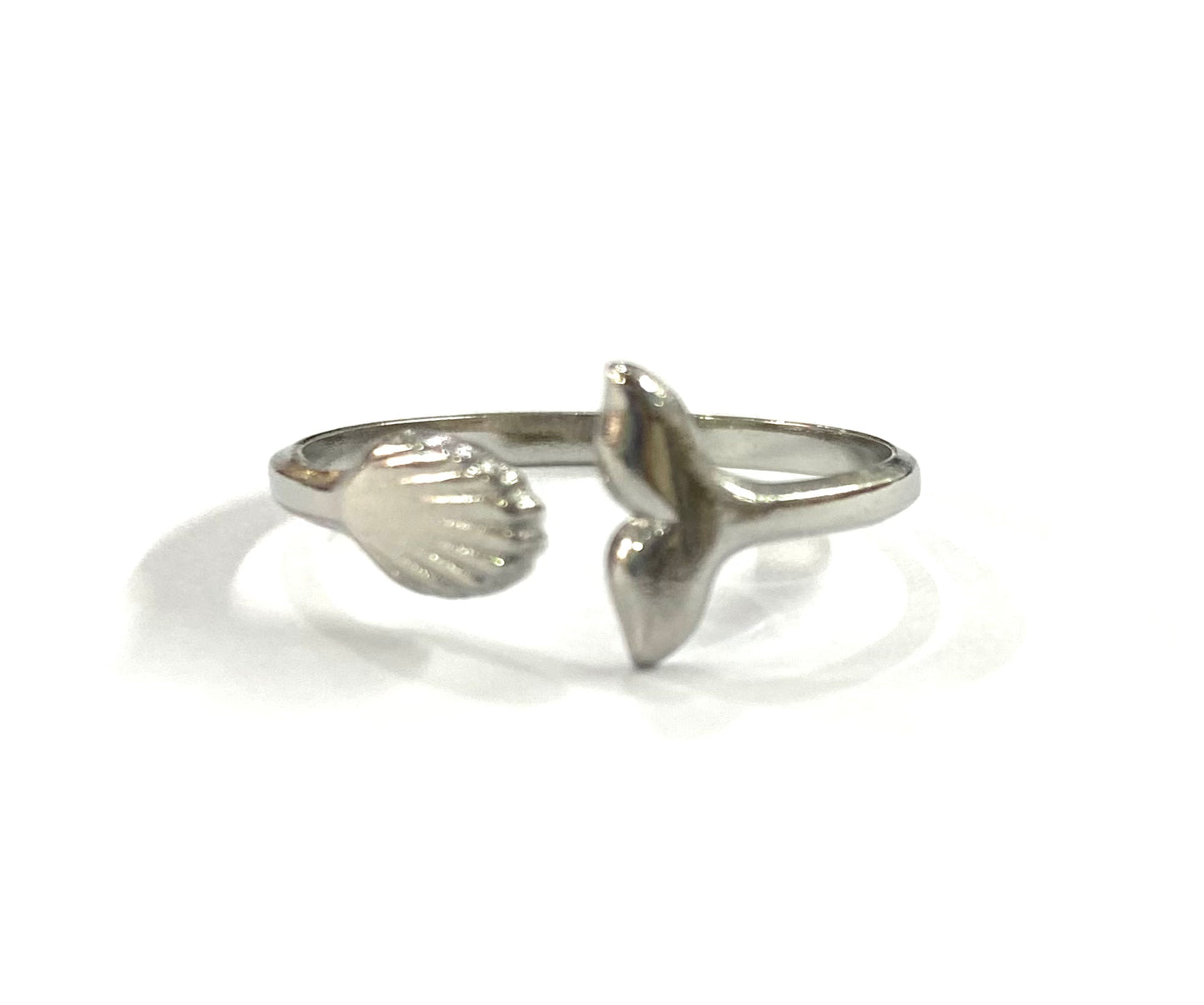 Anillo cola de ballena y concha mini
