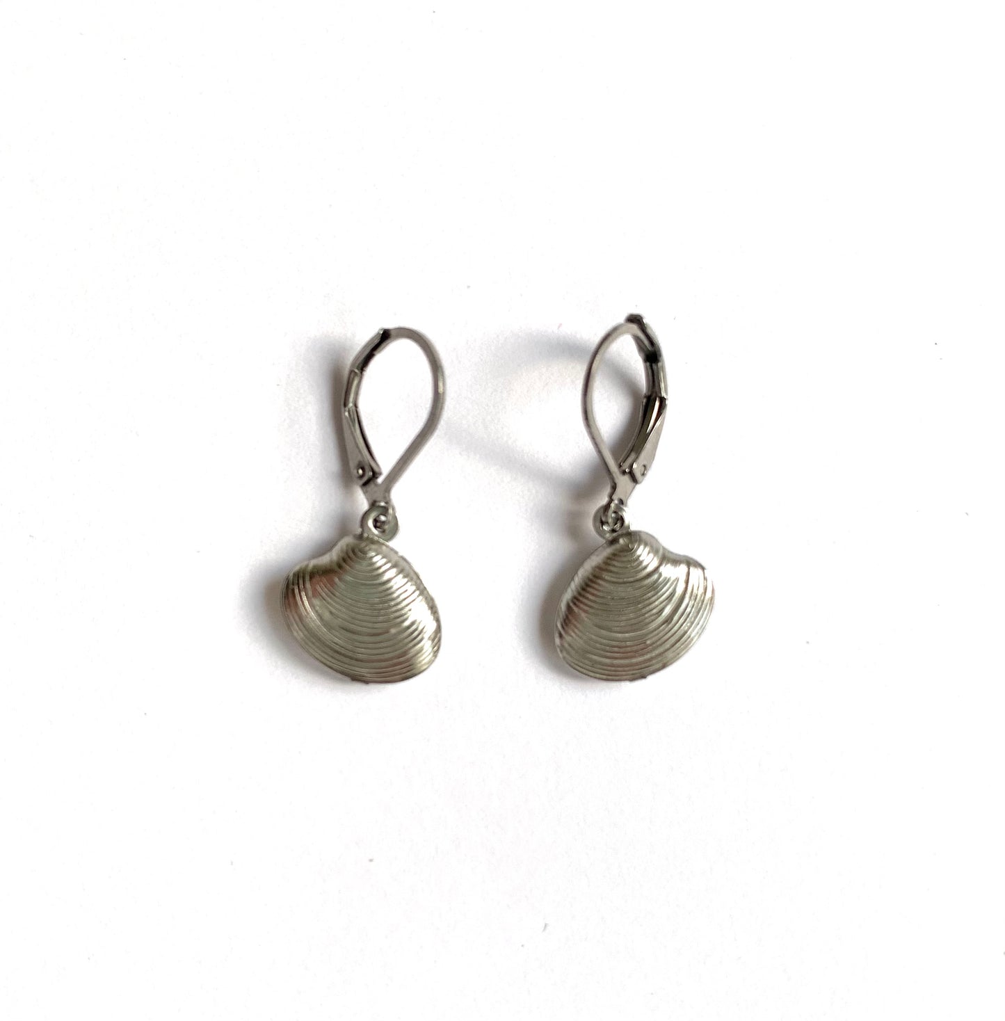 Pendientes conchas doradas - Lamardebonitojoyas