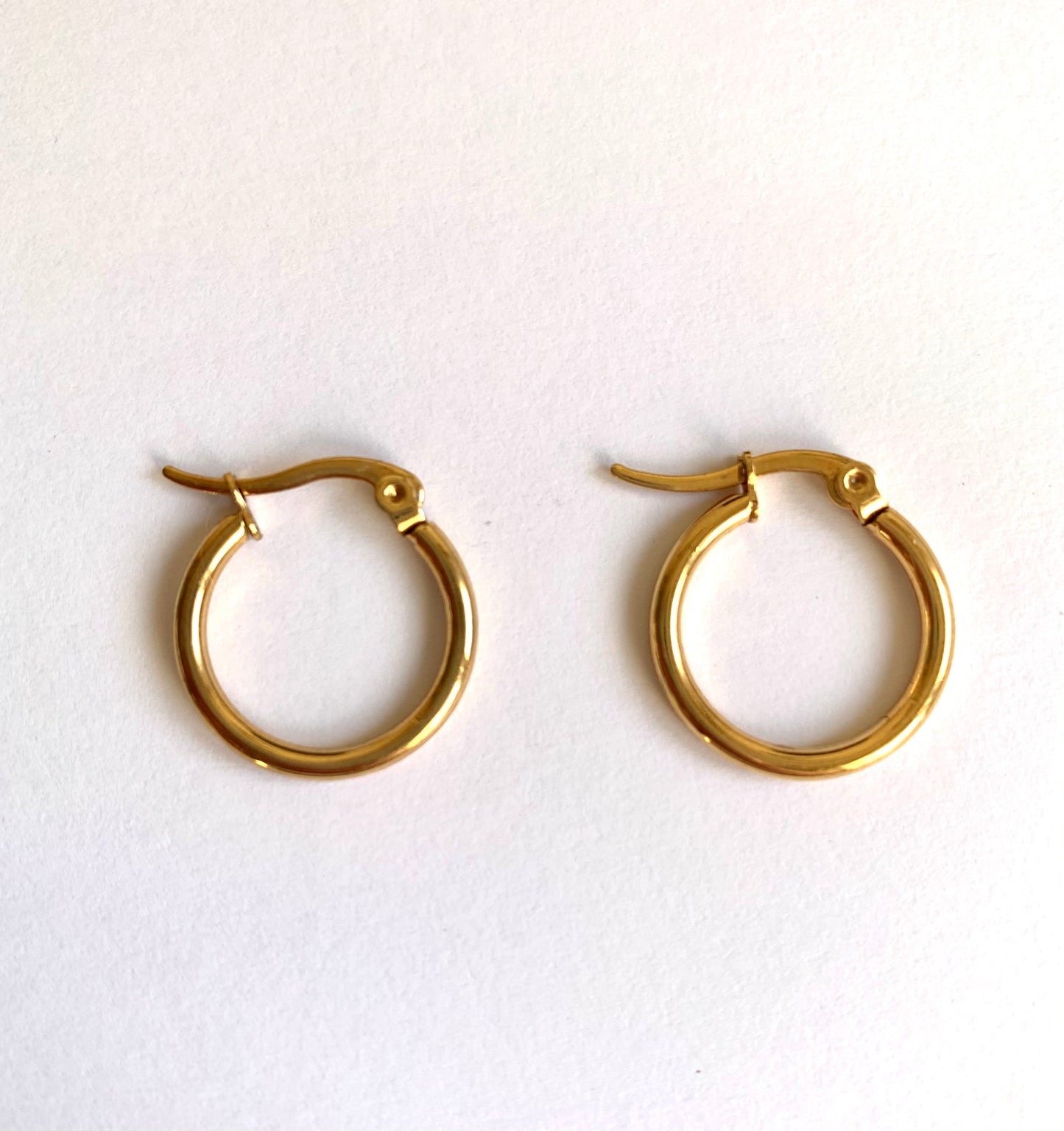 Argollas Doradas Simples - Lamardebonitojoyas