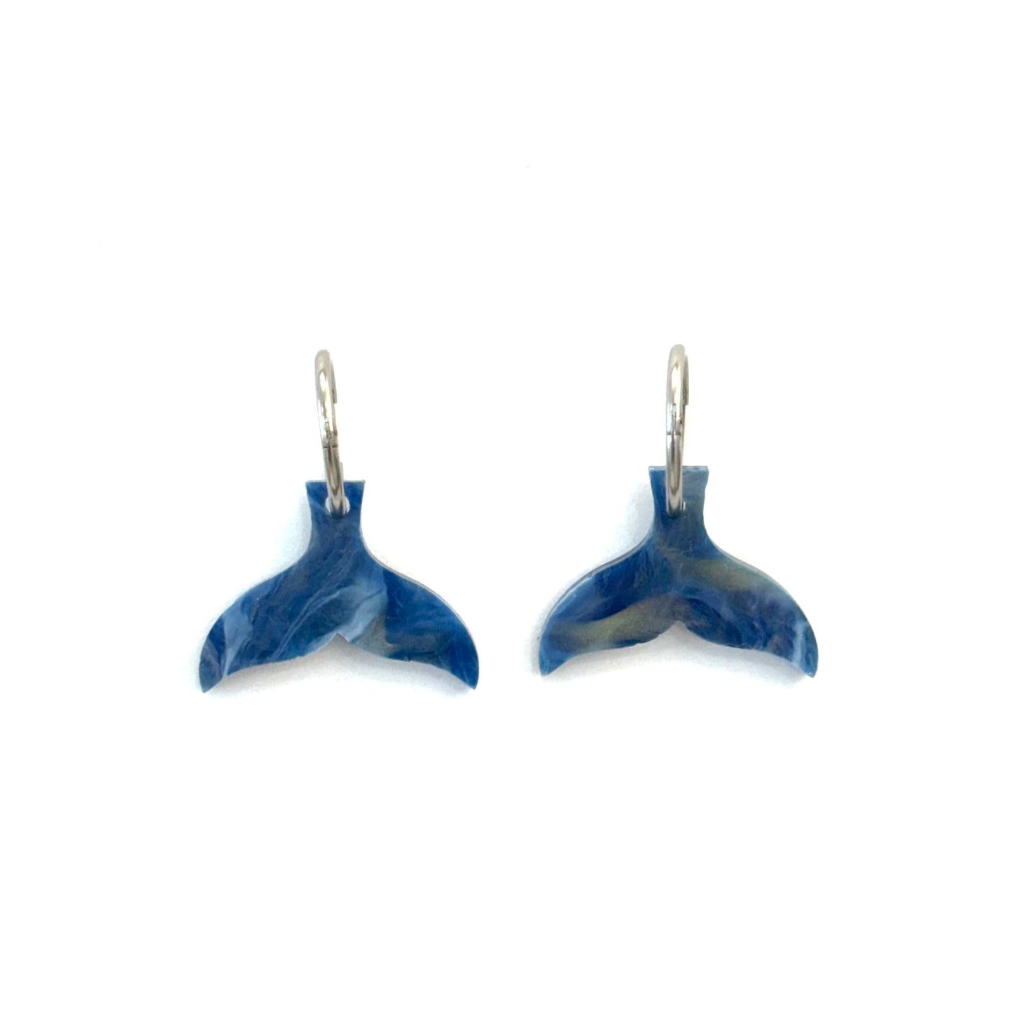 Pendientes cola de ballena reflejos azul y verde