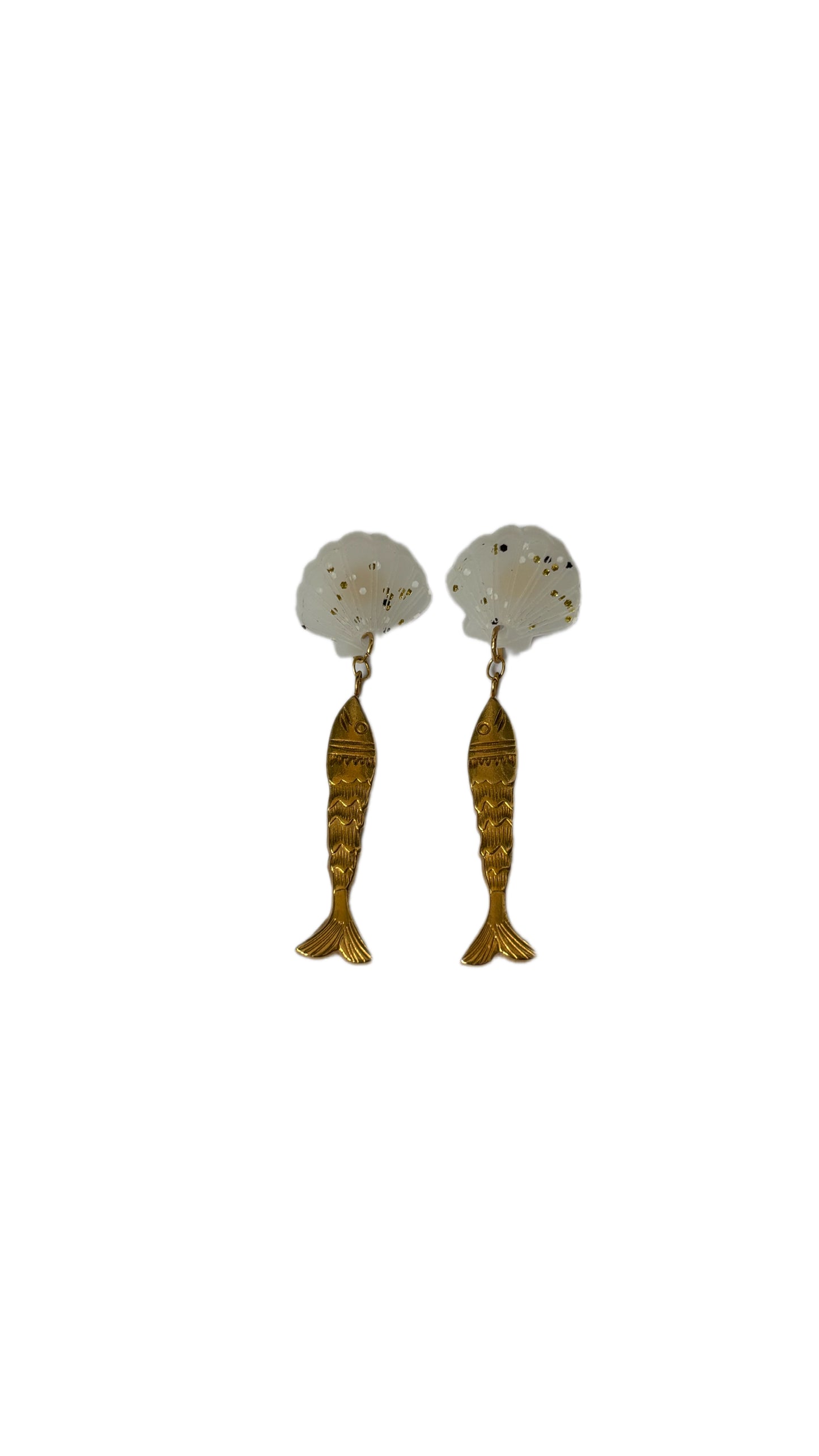 Pendientes concha con peces alargados